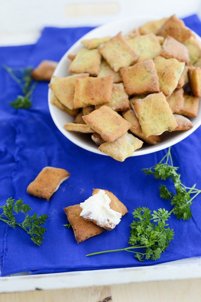 Knabberzeug für den Fernsehabend Teil 1: Crackers mit Petersilie Crackers Mit Petersilie 3