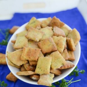 Knabberzeug für den Fernsehabend Teil 1: Crackers mit Petersilie