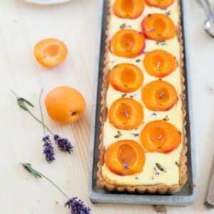 Tarte mit Lavendel und Aprikosen ( Tarte à la lavande et aux abricots)