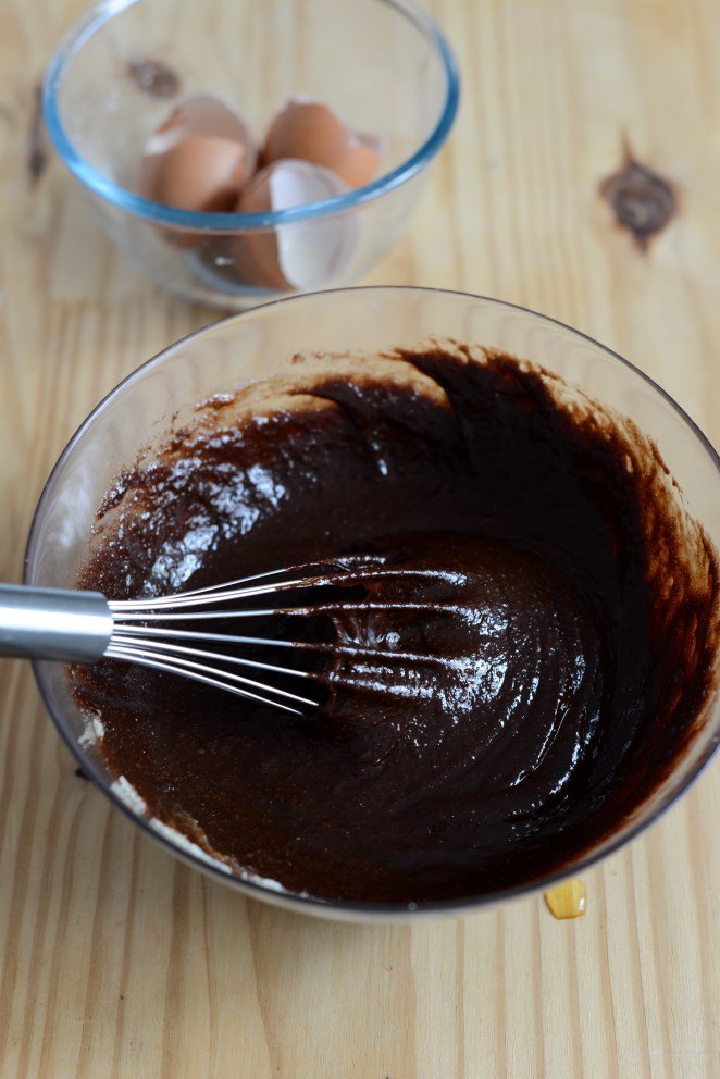 Saftiger Schokoladen-Mandel-Kuchen Saftiger Schokoladenkuchen Schritt 3 Schokoladenteig Rühren Schüssel