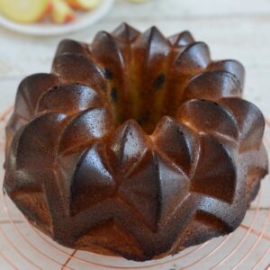 Tonkabohnen Kuchen mit Schokoladen-Stückchen ( Gâteau à la tonka et morceaux de chocolat )