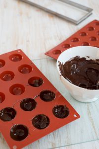 Buche de Noel mit Weihnachtskugeln Buche de Noel mit Weihnachtskugeln DSC_5454 200x300