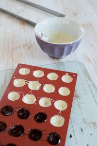 Buche de Noel mit Weihnachtskugeln Buche de Noel mit Weihnachtskugeln DSC_5455 200x300