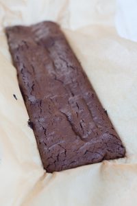 Buche de Noel mit Weihnachtskugeln Buche de Noel mit Weihnachtskugeln DSC_5467 200x300