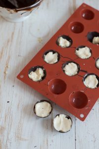 Buche de Noel mit Weihnachtskugeln Buche de Noel mit Weihnachtskugeln DSC_5473 200x300