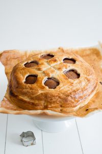 Fruchtige Galette des rois mit schwarzen Johannisbeeren DSC_6204 200x300