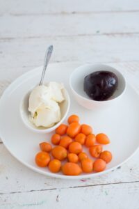 Gemüse Pralinen Herzhafte Pralinen Schritt 1 Zutaten Kumquats Schokolade Sahne 200x300