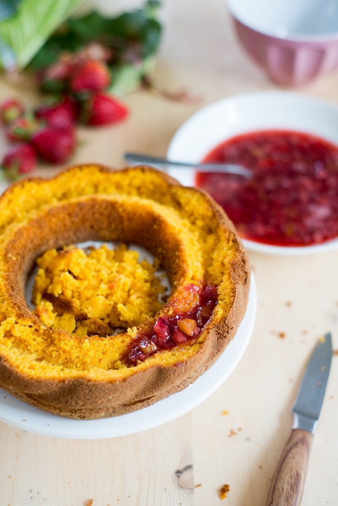 Frühlingskuchen mit Möhren, Rhabarber und Erdbeeren DSC_8364