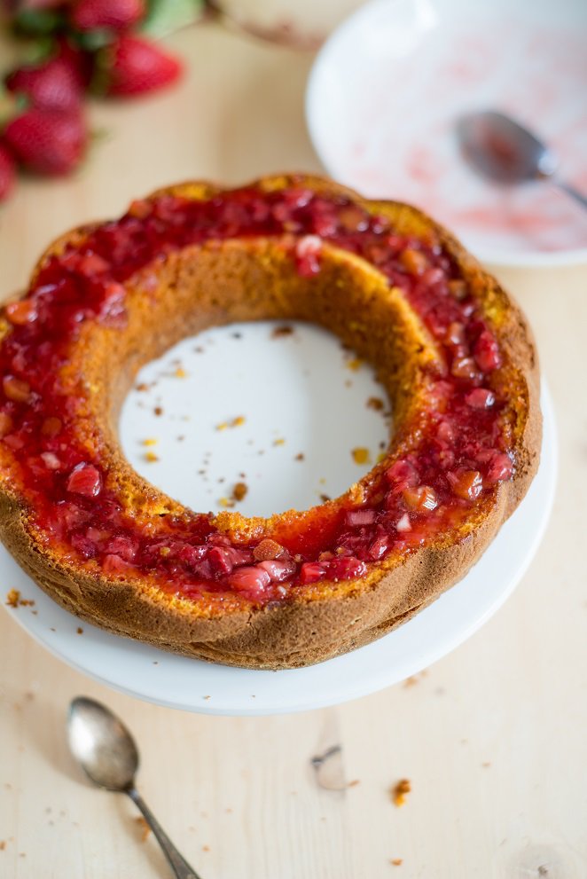 Frühlingskuchen mit Möhren, Rhabarber und Erdbeeren DSC_8367