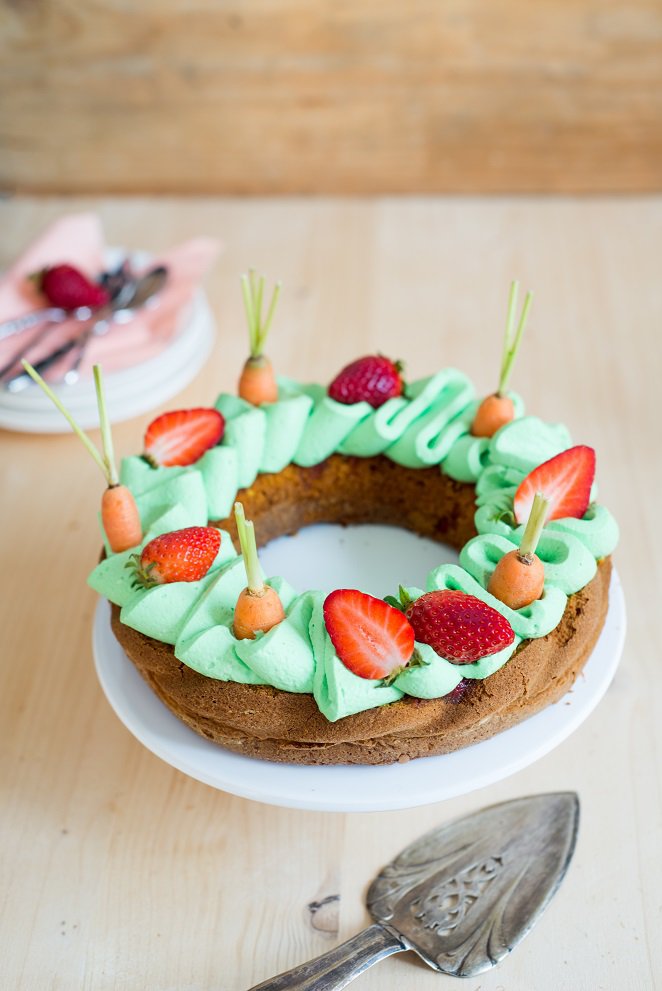 Frühlingskuchen mit Möhren, Rhabarber und Erdbeeren DSC_8395