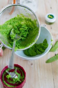 Erbsen Macarons (Macarons aux petits pois) Erbsen Macarons Gemüse Backen 2 200x300