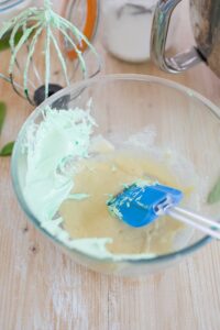 Erbsen Macarons (Macarons aux petits pois) Erbsen Macarons Gemüse Backen 6 200x300