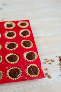 Mini Tartelettes mit Salzbutterkaramell und Schokolade DSC_0280 200x300