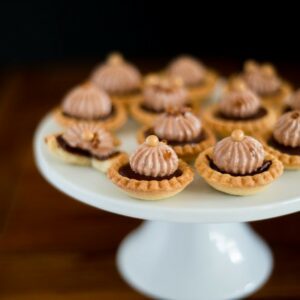 Mini Tartelettes mit Salzbutterkaramell und Schokolade