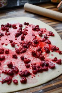 Himbeer-Brioche Schneckenkuchen oder mein Himbeer Rollkuchen zum Kaffee DSC_2944 200x300