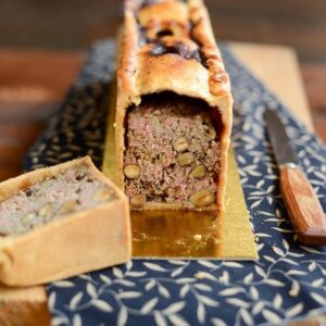 Mirabellen-Haselnuss-Pastete im Teigmantel