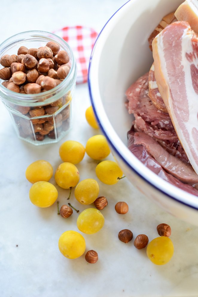  Päte En Croute Schritt 1 Zutaten Mirabellen Haselnüsse Speck
