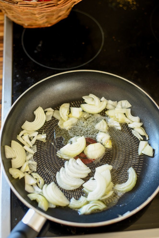  Päte En Croute Schritt 13 Zwiebeln In Pfanne Anbraten