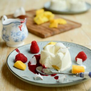 Blanc-manger mit Kokosnuss und Mango (Blanc-manger noix de coco et mangue)