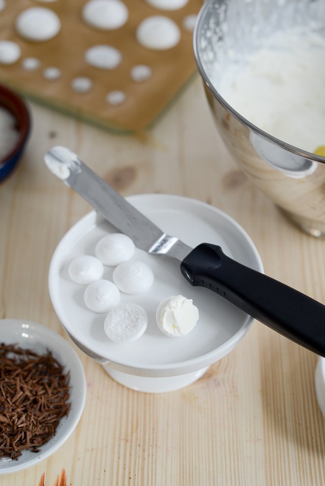  Baiser Bällchen Schritt 7 Schneebällchen Mit Messer Formen