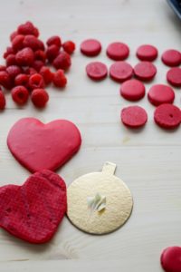 Macaron-Törtchen zum Valentinstag (oder wie bäckt man perfekte Macarons in Herzform) Grosse Macarons 200x300