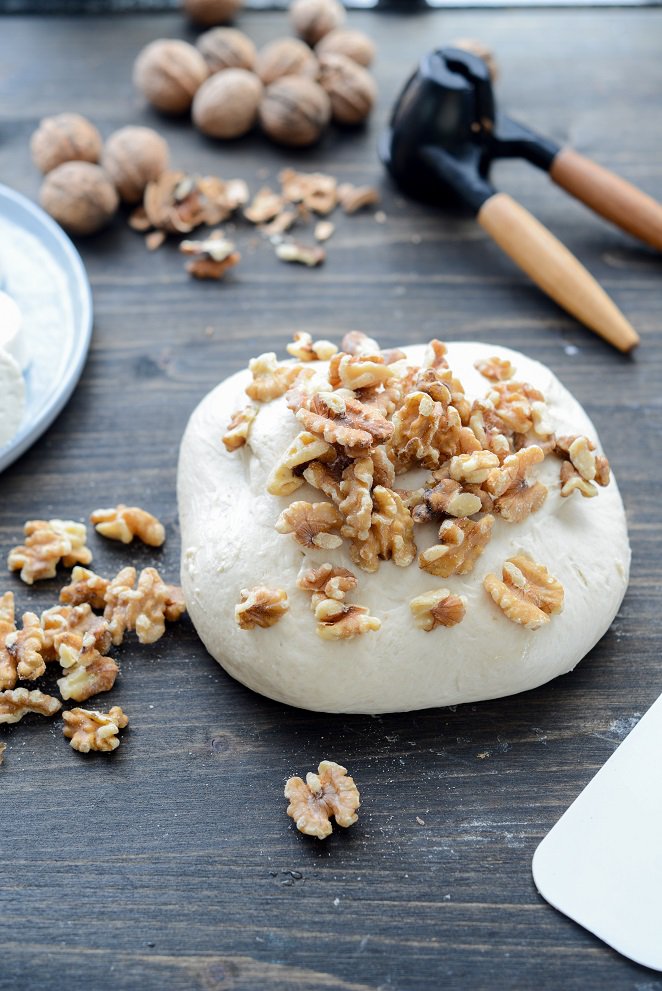  Walnussbrot Rezept Schritt 3 Walnüsse Auf Teig Drapiert