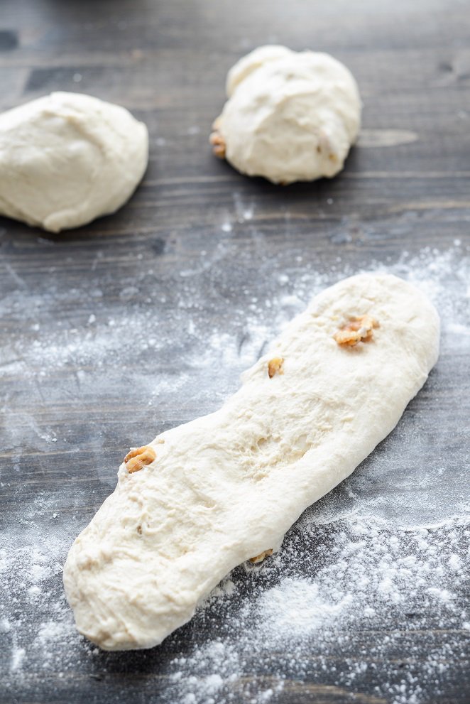  Walnussbrot Rezept Schritt 5 Teigling Geformt Auf Arbeitsfläche