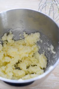 Apfel - Schokoladen - Kuchen Butter Und Zucker Ruhren Bis Es Cremig Wird 200x300