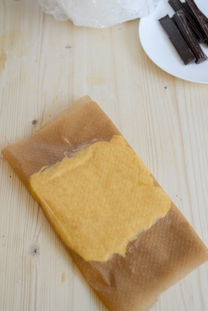 Chocolatines oder Pains au chocolat Butter Für Den Blätterteig Vorbereiten