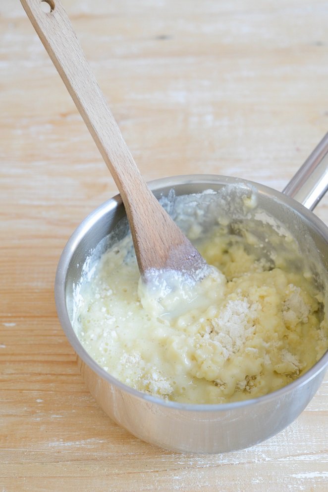  Brandteig Rezept Schritt 2 Brandteig Im Topf Rühren