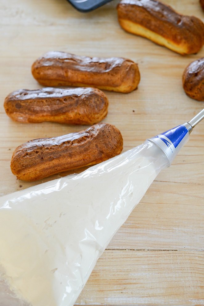  Brandteig Rezept Schritt 8 Eclairs Mit Spritztüte Füllen