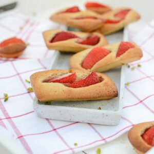 Erdbeer-Pistazien Financiers