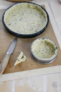 Zucchini-Quiche Zucchini-Quiche Quiche Rezept Schritt 10 Kräuterboden In Quiche Formen