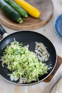 Zucchini-Quiche Zucchini-Quiche Quiche Rezept Schritt 16 Zucchini Und Zwiebeln Anbraten