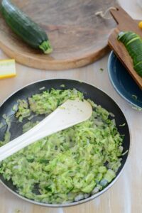 Zucchini-Quiche Zucchini-Quiche Quiche Rezept Schritt 17 Zucchini In Pfanne Anbraten