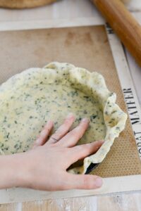 Zucchini-Quiche Zucchini-Quiche Quiche Rezept Schritt 7 Teig In Form Drücken