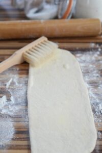 Palmiers aus selbstgemachtem Blitz-Blätterteig mit bretonischem Geschmack Blitz Blätterteig Selber Machen Schritt 15 Teig Ausrollen Mit Bürste