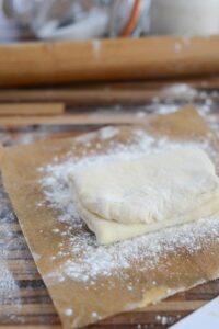Palmiers aus selbstgemachtem Blitz-Blätterteig mit bretonischem Geschmack Blitz Blätterteig Selber Machen Schritt 20 Blatterteig Falten Auf Bac