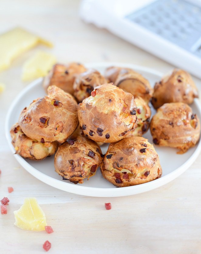 Gougères mit Käse und Speck gougere-mit-Käse-und-speck