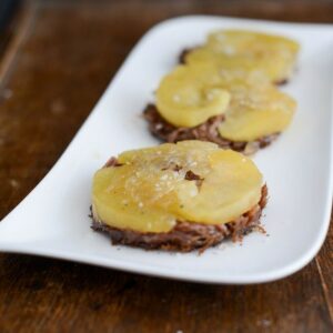 Tatin mit Confit de Canard und Äpfeln