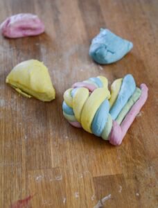Bunte geflochtene Brioche für Kinder DSC_9617 1 228x300