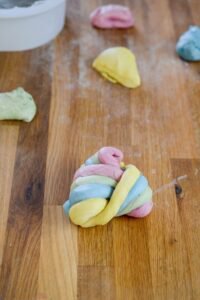 Bunte geflochtene Brioche für Kinder DSC_9618 1 200x300