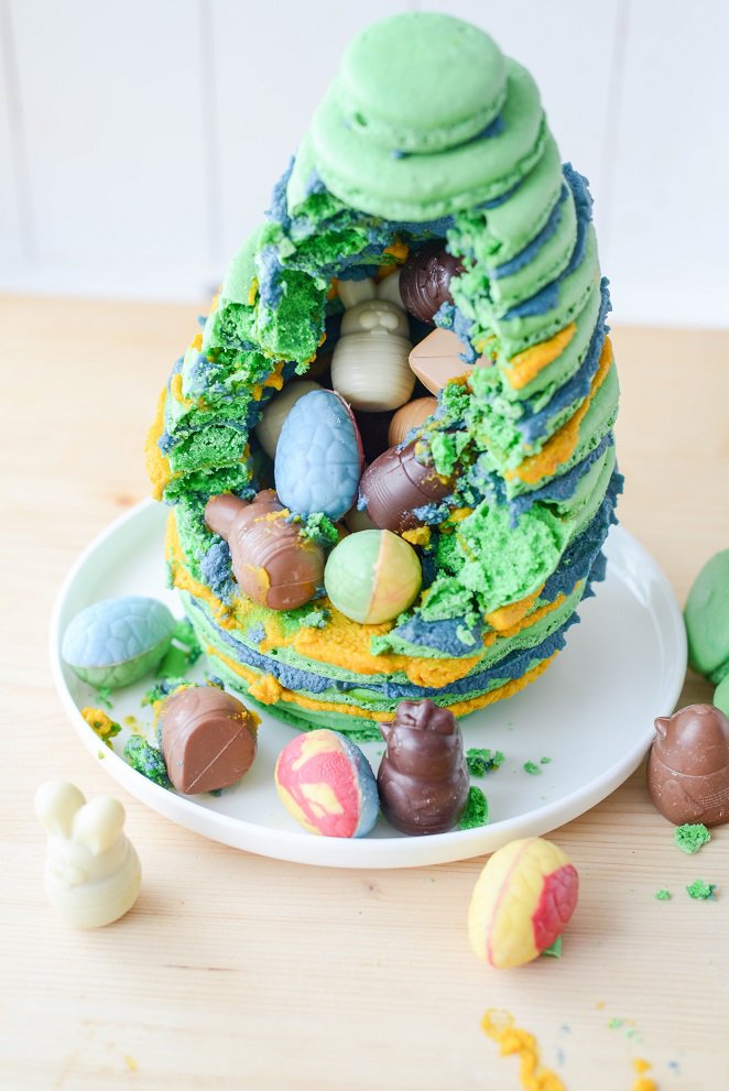 Oster-Macarons-Torte mit Überraschung Oster-Macarons-Torte