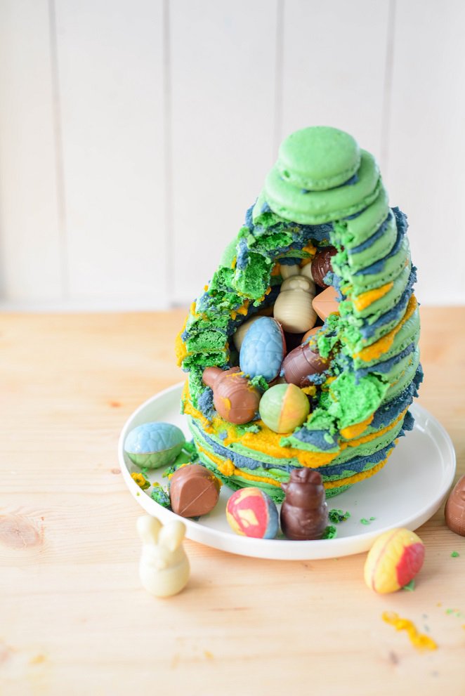 Oster-Macarons-Torte mit Überraschung macarons-torte-ostereier