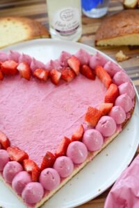Erdbeer-Holunder-Herztorte zum Muttertag DSC_0590 1 200x300