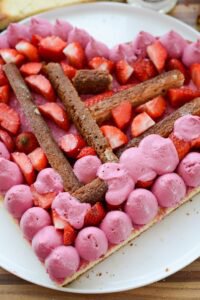 Erdbeer-Holunder-Herztorte zum Muttertag DSC_0595 1 200x300