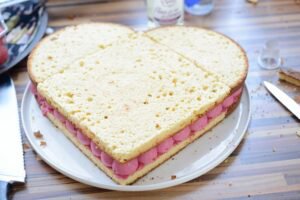 Erdbeer-Holunder-Herztorte zum Muttertag DSC_0609 1 300x200