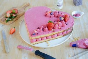 Erdbeer-Holunder-Herztorte zum Muttertag