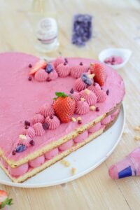 Erdbeer-Holunder-Herztorte zum Muttertag DSC_0634 1 200x300