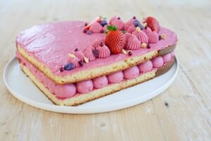 Erdbeer-Holunder-Herztorte zum Muttertag DSC_0646 1 300x200